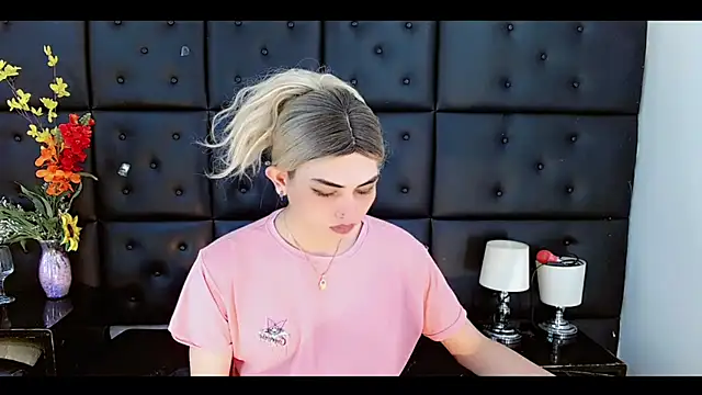 Daniela Pink  online show from 02-25-26, 07:47