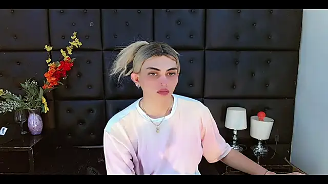 Daniela Pink  online show from 03-06-26, 07:42