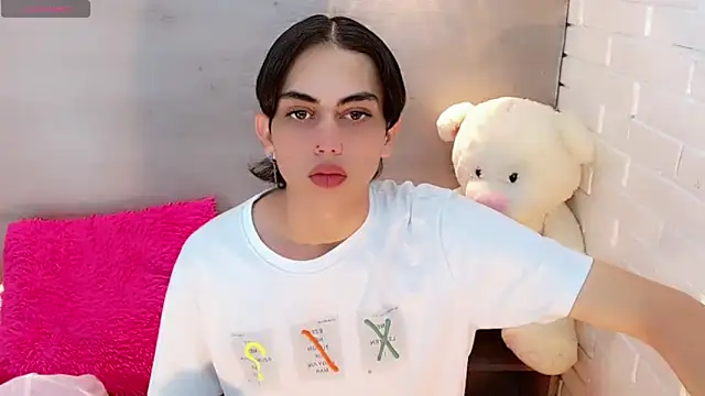 Snapshot of Daniela_Pink_ chatting on 09-28-25, 08:49 Daniela Pink online show from 09-28-25, 08:49