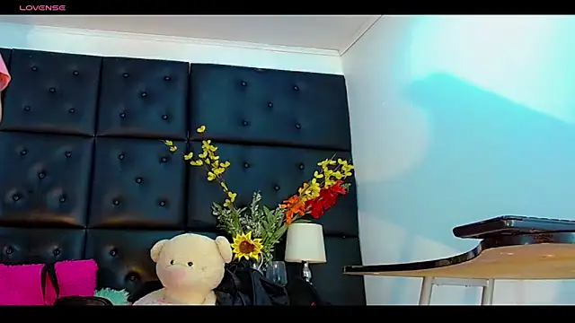 Daniela Pink  online show from 06-03-26, 06:45
