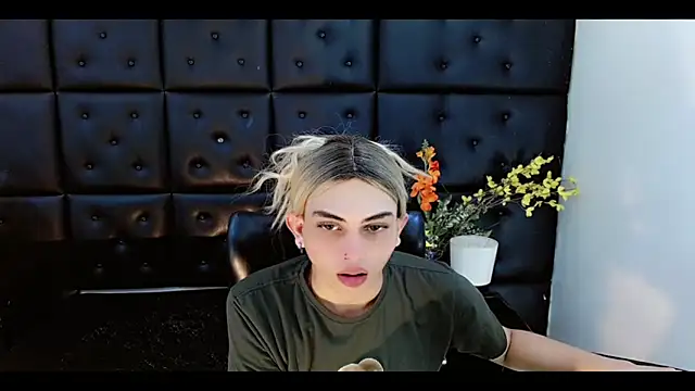 Daniela Pink  online show from 02-11-26, 07:36