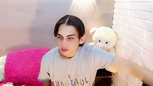 Snapshot of Daniela_Pink_ chatting on 09-27-25, 08:04 Daniela Pink online show from 09-27-25, 08:04