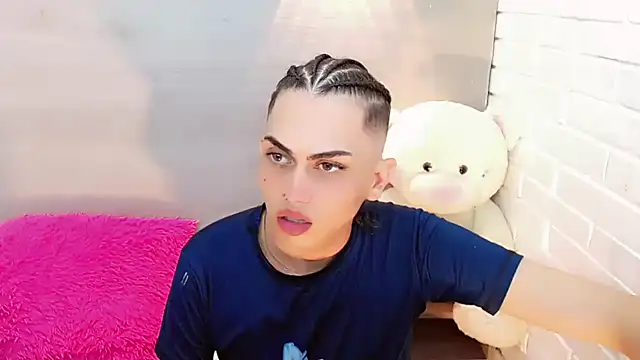 Daniela Pink  online show from 11-20-25, 07:47