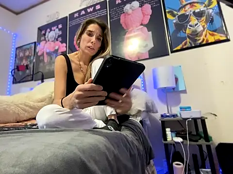 Snapshot of SarahStarr2020 chatting on 12-03-24, 08:33 SarahStarr2020 online show from 12-03-24, 08:33