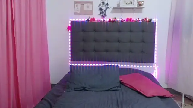 LenaDIaz online show from 10-12-25, 12:01