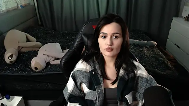 KiraYammy online show from 11-16-25, 10:35