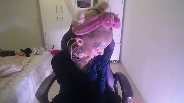 Snapshot of barbara_anal_squirt_ chatting on 10-21-25, 04:56 barbara anal squirt online show from 10-21-25, 04:56