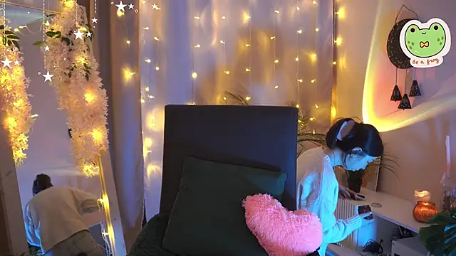 Sarah Son online show from 10-16-25, 05:38
