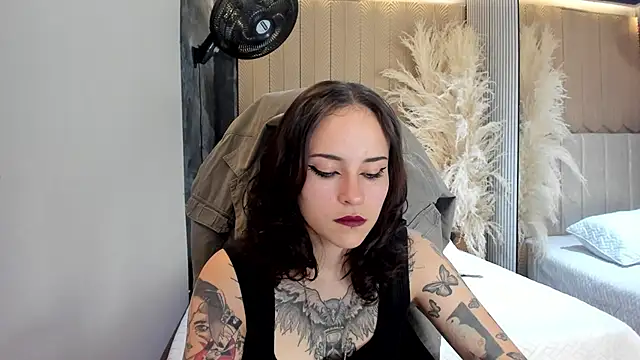 Snapshot of AnnyThompson_ chatting on 04-18-26, 10:43 AnnyThompson online show from 04-18-26, 10:43