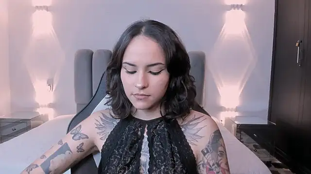 AnnyThompson  online show from 01-10-26, 08:37