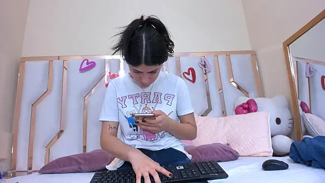 Snapshot of TifanyChill chatting on 02-19-25, 08:20 TifanyChill online show from 02-19-25, 08:20