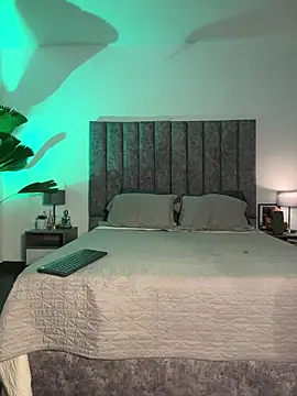 milaivanova online show from 12-15-25, 09:53