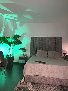 milaivanova online show from 12-18-25, 08:56