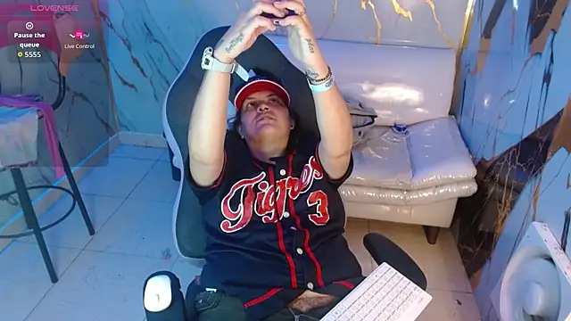 Snapshot of snowflake_xxx chatting on 01-18-26, 04:16 snowflake xxx online show from 01-18-26, 04:16