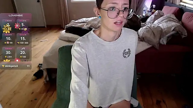 Snapshot of Plantbabeee chatting on 09-23-25, 04:36 Plantbabeee online show from 09-23-25, 04:36