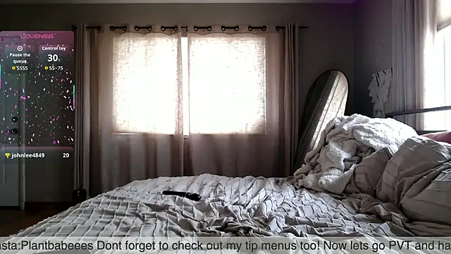 Snapshot of Plantbabeee chatting on 10-10-25, 05:03 Plantbabeee online show from 10-10-25, 05:03