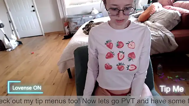 Snapshot of Plantbabeee chatting on 04-23-26, 04:52 Plantbabeee online show from 04-23-26, 04:52
