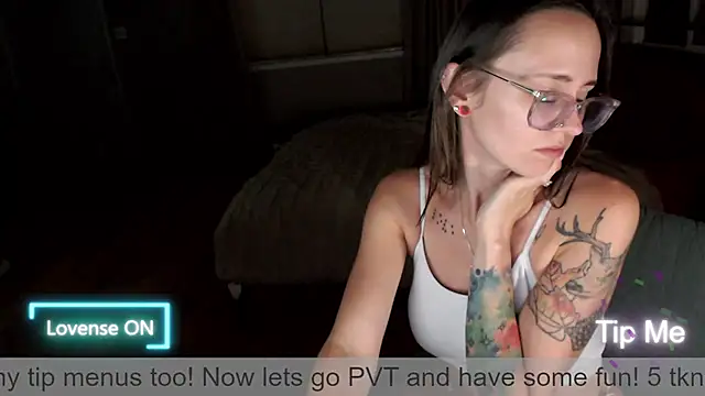 Snapshot of Plantbabeee chatting on 06-05-26, 04:06 Plantbabeee online show from 06-05-26, 04:06