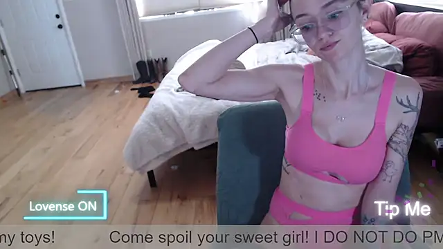 Snapshot of Plantbabeee chatting on 05-14-26, 05:21 Plantbabeee online show from 05-14-26, 05:21