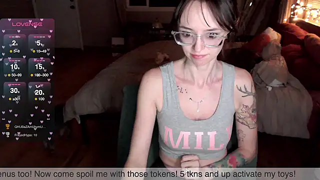 Snapshot of Plantbabeee chatting on 03-21-25, 03:22 Plantbabeee online show from 03-21-25, 03:22