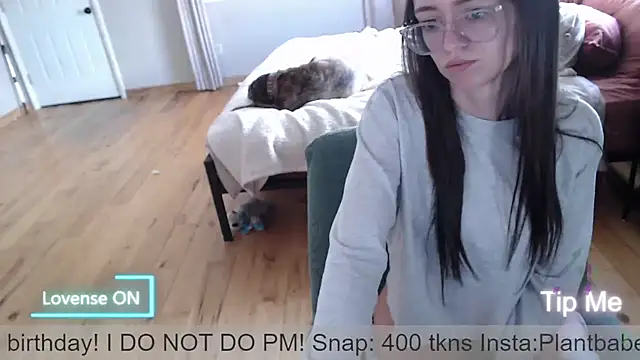 Snapshot of Plantbabeee chatting on 06-02-26, 05:57 Plantbabeee online show from 06-02-26, 05:57