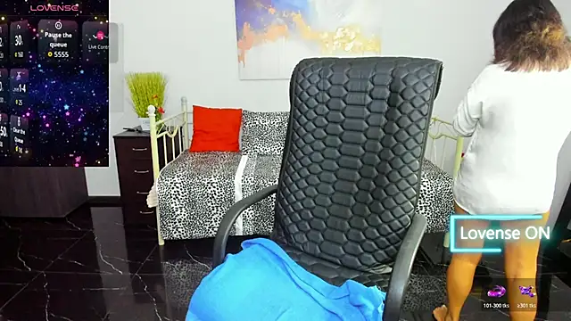 Julia Dean online show from 10-30-25, 12:14