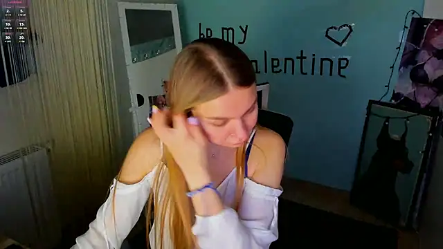Snapshot of Molly_sweetie chatting on 02-09-25, 07:05 Molly sweetie online show from 02-09-25, 07:05