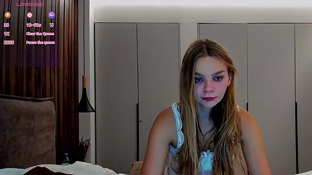 Snapshot of Molly_sweetie chatting on 09-25-25, 06:19 Molly sweetie online show from 09-25-25, 06:19
