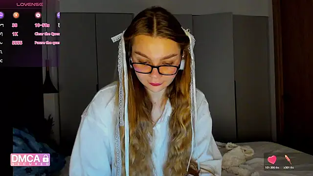 Snapshot of Molly_sweetie chatting on 01-19-26, 07:34 Molly sweetie online show from 01-19-26, 07:34