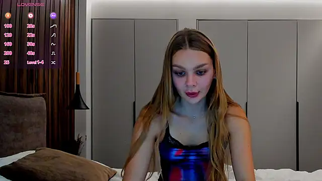 Snapshot of Molly_sweetie chatting on 10-06-25, 06:25 Molly sweetie online show from 10-06-25, 06:25