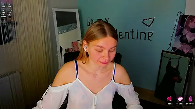 Snapshot of Molly_sweetie chatting on 02-09-25, 10:09 Molly sweetie online show from 02-09-25, 10:09