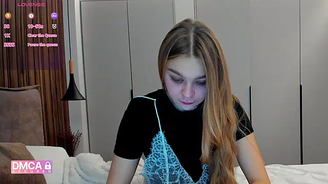 Molly sweetie online show from 11-18-25, 07:11