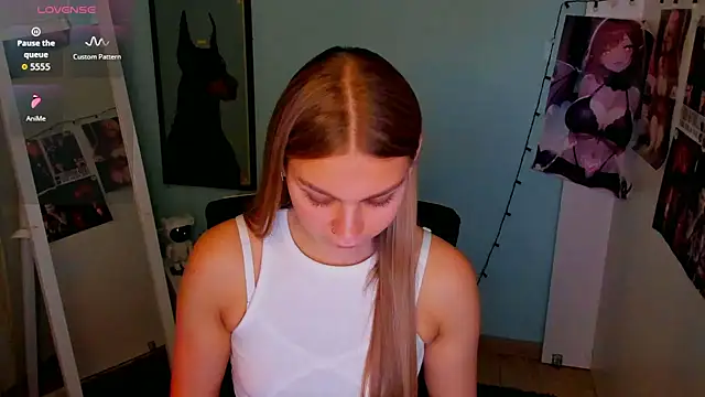 Snapshot of Molly_sweetie chatting on 09-10-25, 06:23 Molly sweetie online show from 09-10-25, 06:23