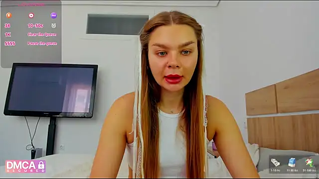 Snapshot of Molly_sweetie chatting on 05-17-26, 09:20 Molly sweetie online show from 05-17-26, 09:20