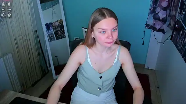 Snapshot of Molly_sweetie chatting on 03-19-25, 06:57 Molly sweetie online show from 03-19-25, 06:57