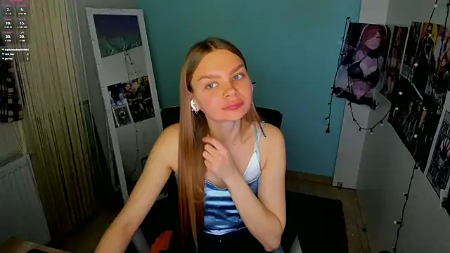 Snapshot of Molly_sweetie chatting on 03-15-25, 10:13 Molly sweetie online show from 03-15-25, 10:13