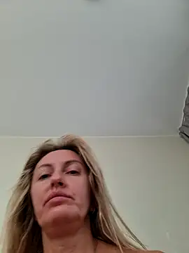 Snapshot of Miss____Mia_ chatting on 07-26-26, 03:46 Miss Mia online show from 07-26-26, 03:46