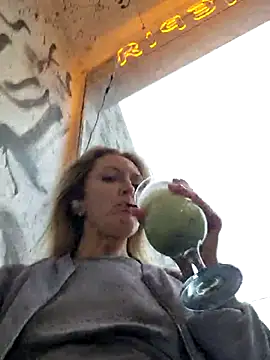 Miss    Mia  online show from 10-13-25, 01:45