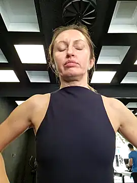 Miss    Mia  online show from 11-26-25, 09:53