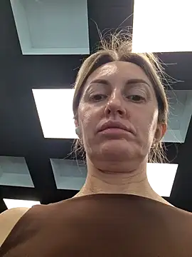 Miss    Mia  online show from 02-20-26, 11:45