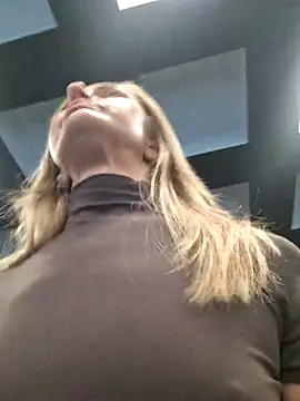 Miss    Mia  online show from 01-17-26, 09:35