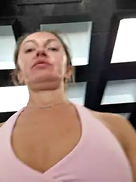 Snapshot of Miss____Mia_ chatting on 04-28-26, 09:14 Miss Mia online show from 04-28-26, 09:14