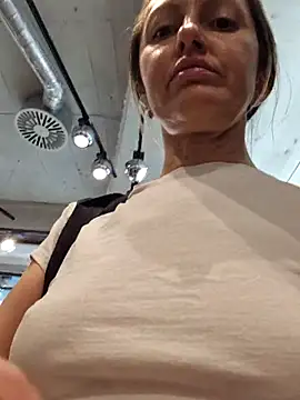 Miss    Mia  online show from 11-21-25, 09:52