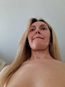 Miss    Mia  online show from 03-15-26, 10:00