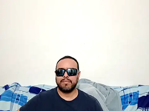 Snapshot of ElSunEagle chatting on 04-08-26, 02:13 ElSunEagle online show from 04-08-26, 02:13