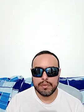 Snapshot of ElSunEagle chatting on 04-01-26, 02:24 ElSunEagle online show from 04-01-26, 02:24
