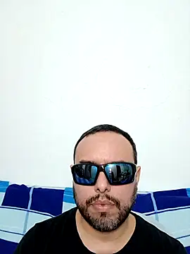 Snapshot of ElSunEagle chatting on 04-03-26, 01:56 ElSunEagle online show from 04-03-26, 01:56
