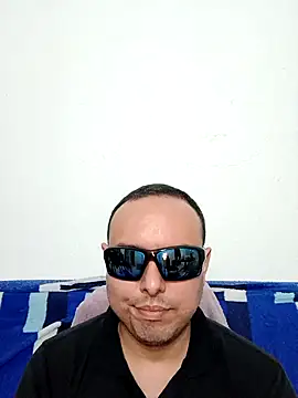 Snapshot of ElSunEagle chatting on 03-11-26, 01:54 ElSunEagle online show from 03-11-26, 01:54