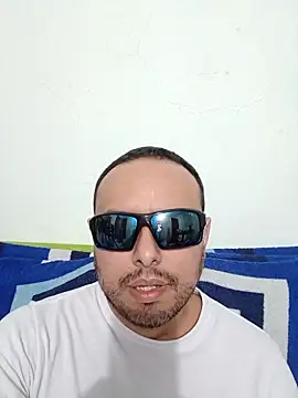 Snapshot of ElSunEagle chatting on 03-20-26, 02:34 ElSunEagle online show from 03-20-26, 02:34