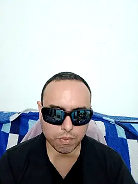 Snapshot of ElSunEagle chatting on 03-12-26, 12:38 ElSunEagle online show from 03-12-26, 12:38